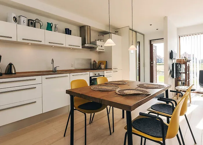 4 Person In Bogense-by Traum